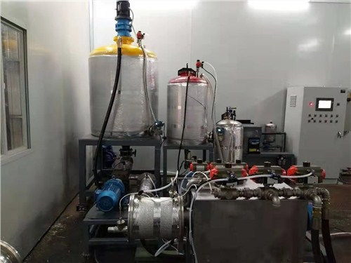 环保先行，品质为本——探秘天津人造草坪PU背胶机在环保设备研发中的创新应用